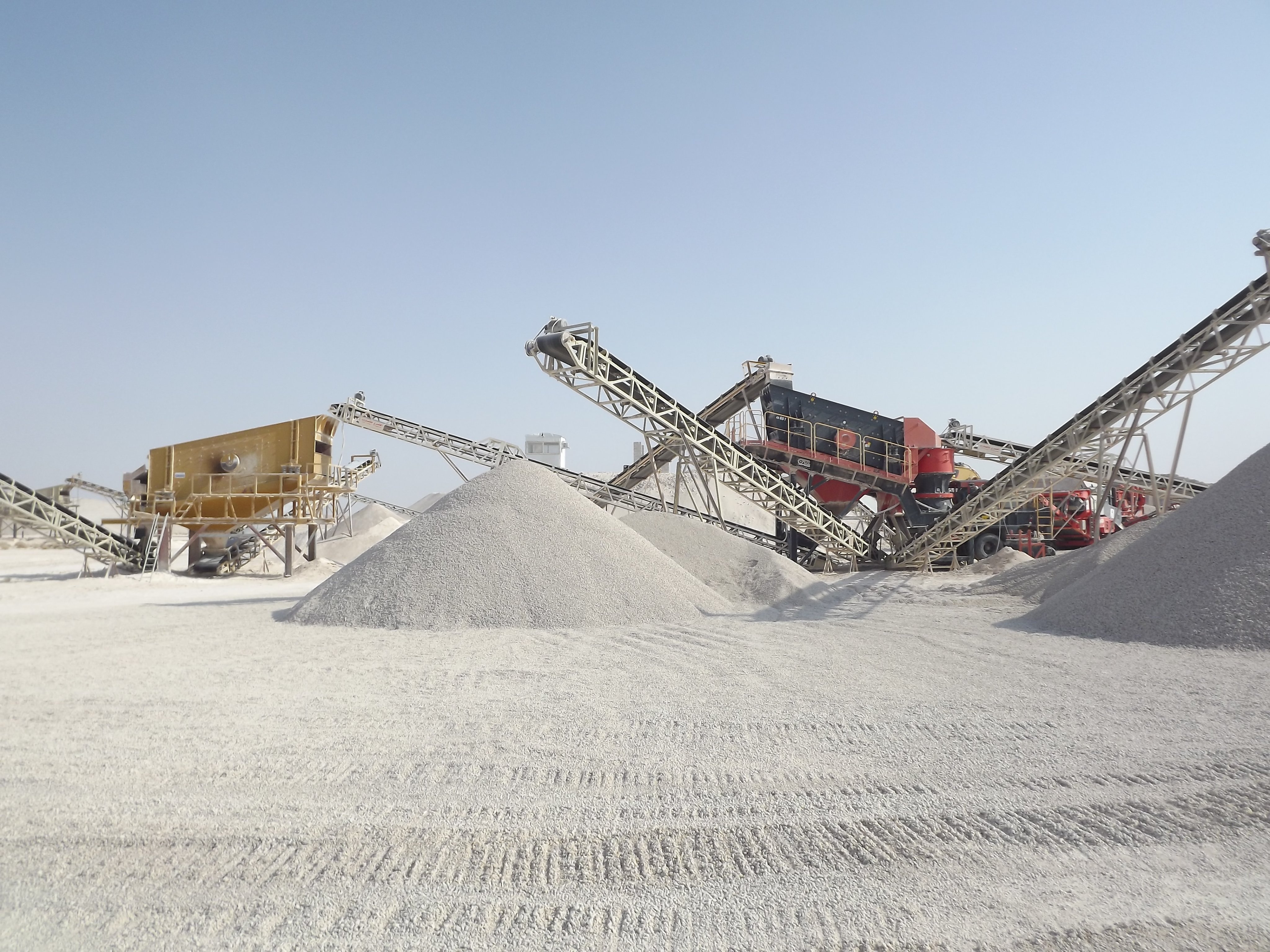 STATIONARY AND MOBILE CRUSHERS