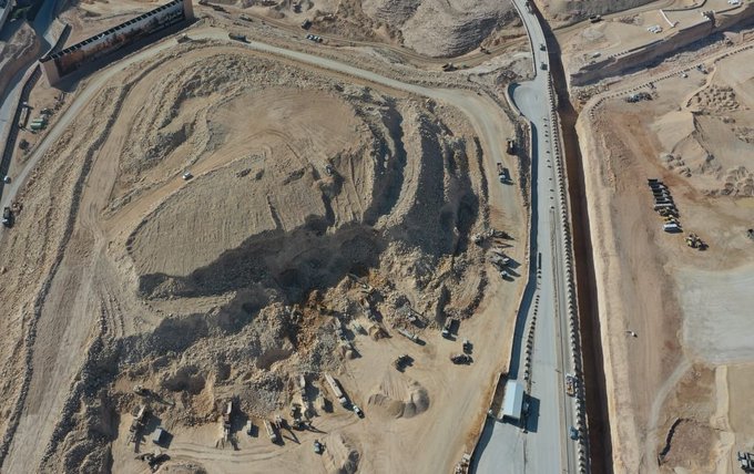 شاحنات نقل وترحيل لمخلفات الهدم ضمن مشاريع الإسطول الآلي كمقاول هدم وترحيل متكامل